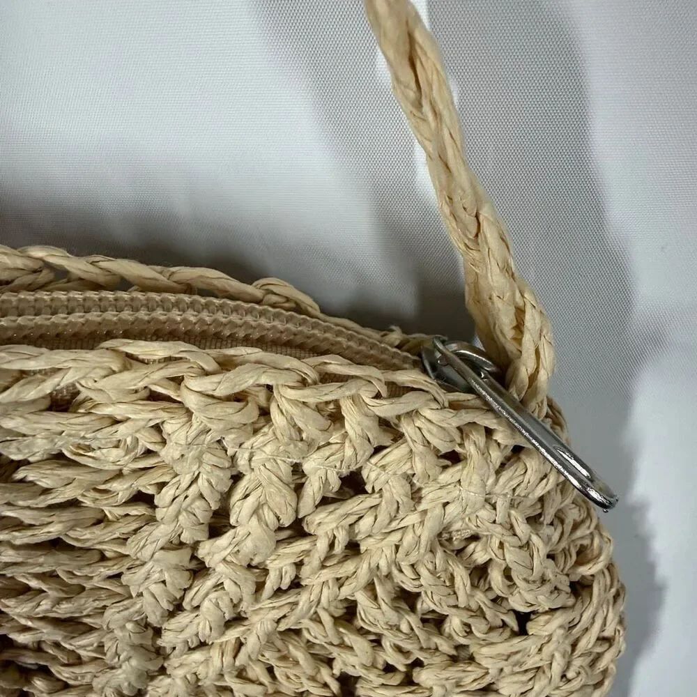 Straw circle Women’s shoulder crossbody purse 8” 21” handle NWOT - Picture 4 of 4